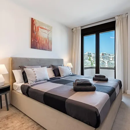 Apartment 2 Bedroom With Pool *