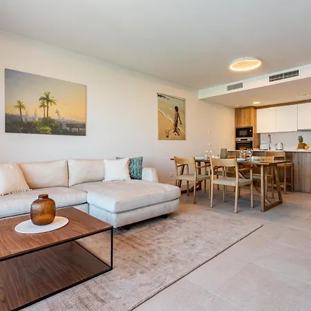 Apartment 2 Bedroom With Pool
